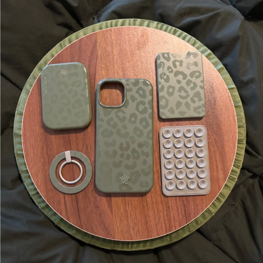Velvet Caviar Green Leopard Phone Bundle - Picture 1 of 4